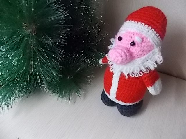 дед мороз крючком у елки