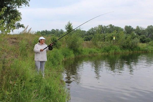 Женщина с удочкой