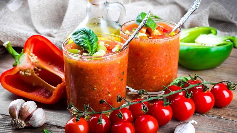 Томатный коктейль из овощей и морепродуктов