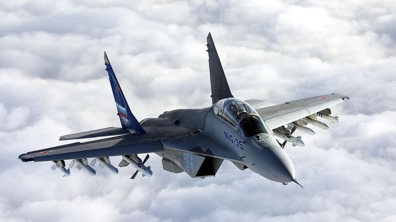Военный истребитель МиГ-35
