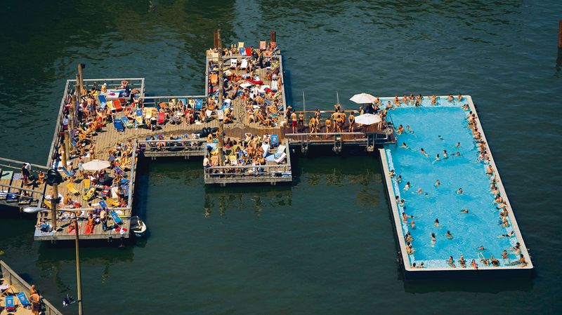 Берлинский бассейн Badeschiff