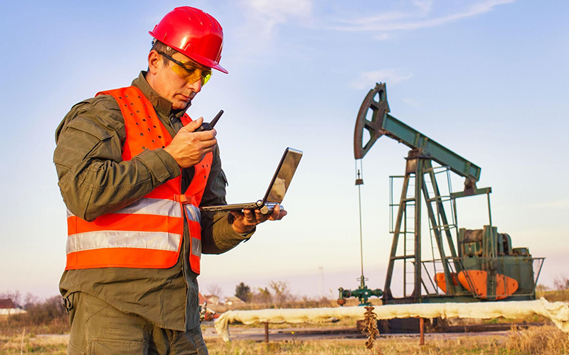 Геолог-нефтяник