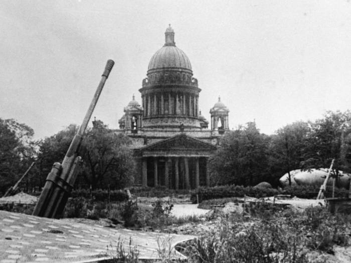 Исаакиевский собор в войну