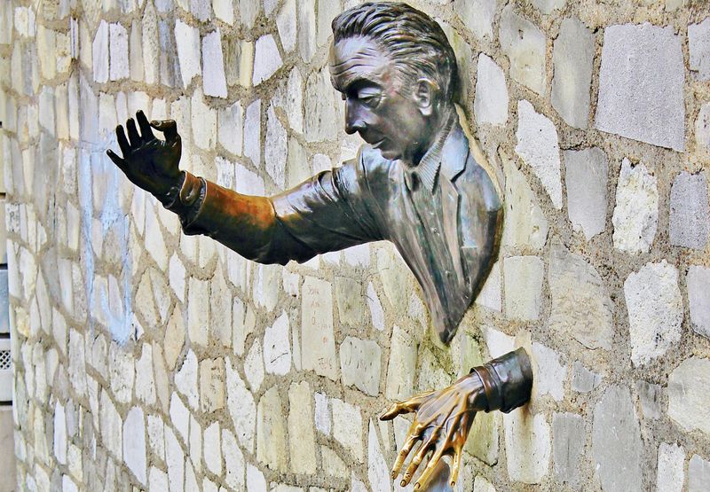Памятник Марселю Эме
